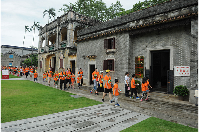 营员们参观杨殷烈士纪念展示区。